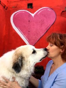 Ginger getting a big kiss from Indy!